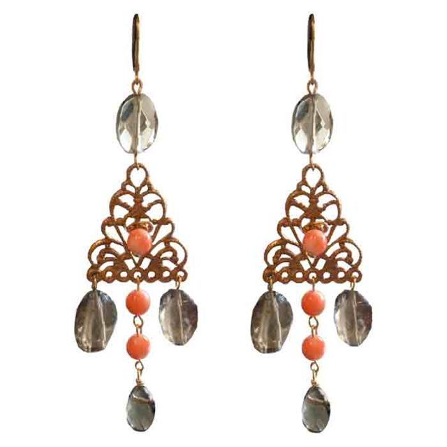 708 - BO Triangle Viconti Laiton doré, Quartz fumé et Coral - € 60,00