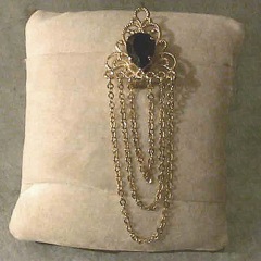 621 - BO Arabesque Chaine Dorées 18Krt et cristal Svarowski - € 63,00