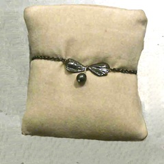 585 - Bracelet Noeud Laiton argenté, Perle de Rivière - € 15,00