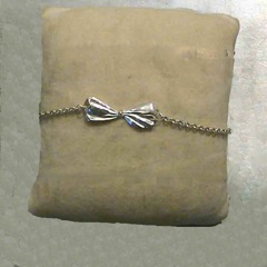 584 - Bracelet mini noeud laiton argenté - € 15,00
