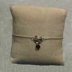 581 - Bracelet mini noeud laiton argenté, Améthyste - € 17,00