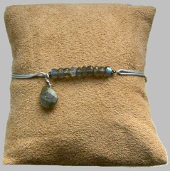 284 - Cordon avec labradorites - €15,00